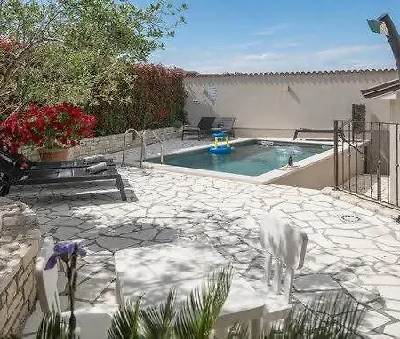 Palazzon-private Pool & Garden Near Novigrad,istria